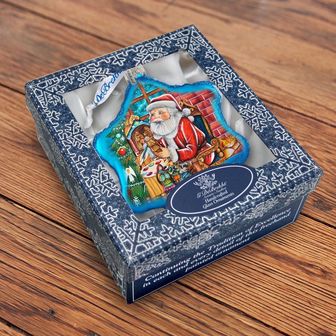 Adorno de vidrio con copos de nieve de Nativity Workshop de G. DeBrekht - Decoración navideña de Papá Noel y muñeco de nieve - 754-003