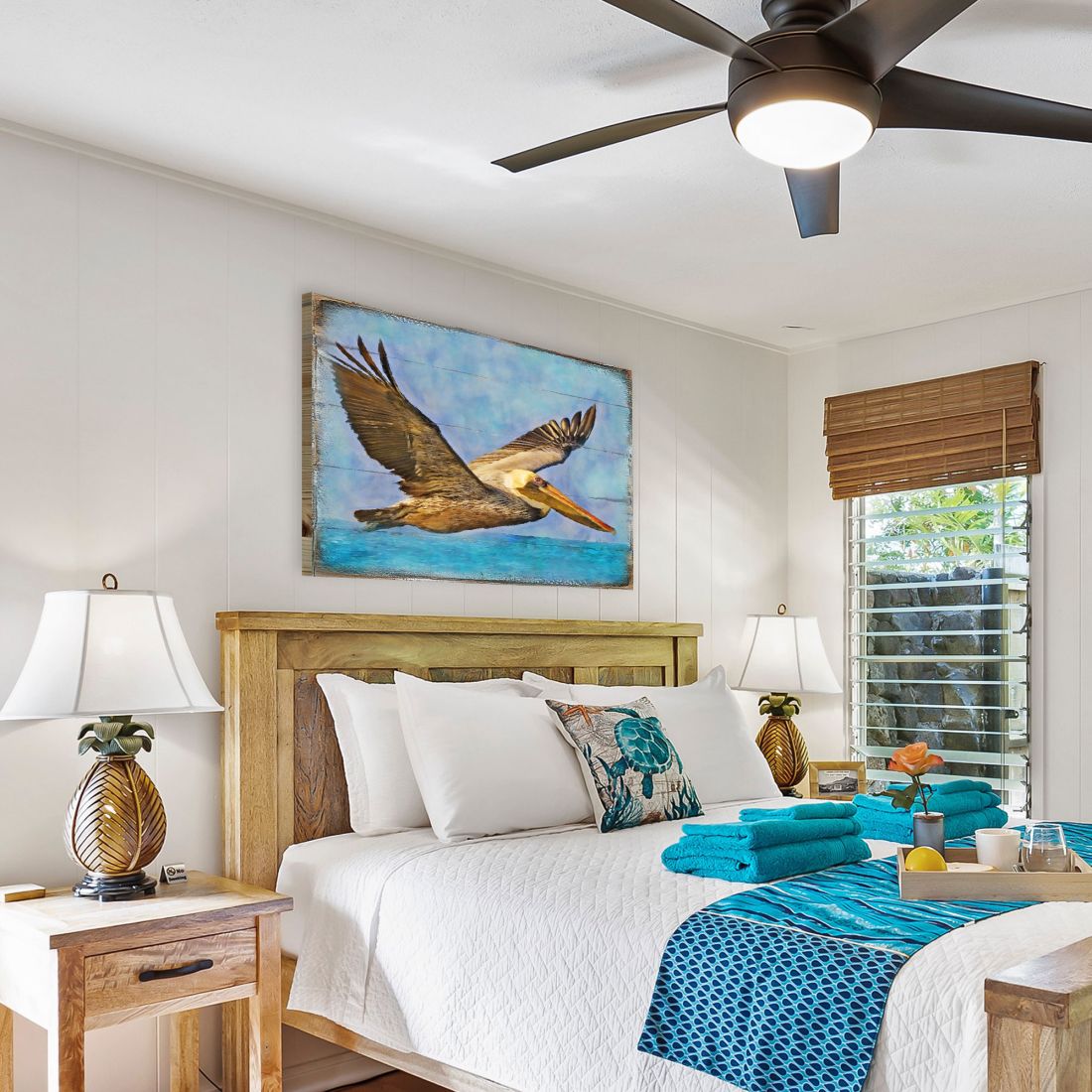 Arte de pared costero de madera con pelícano volador de Nature Wonders - Decoración costera con vida marina - 95387B