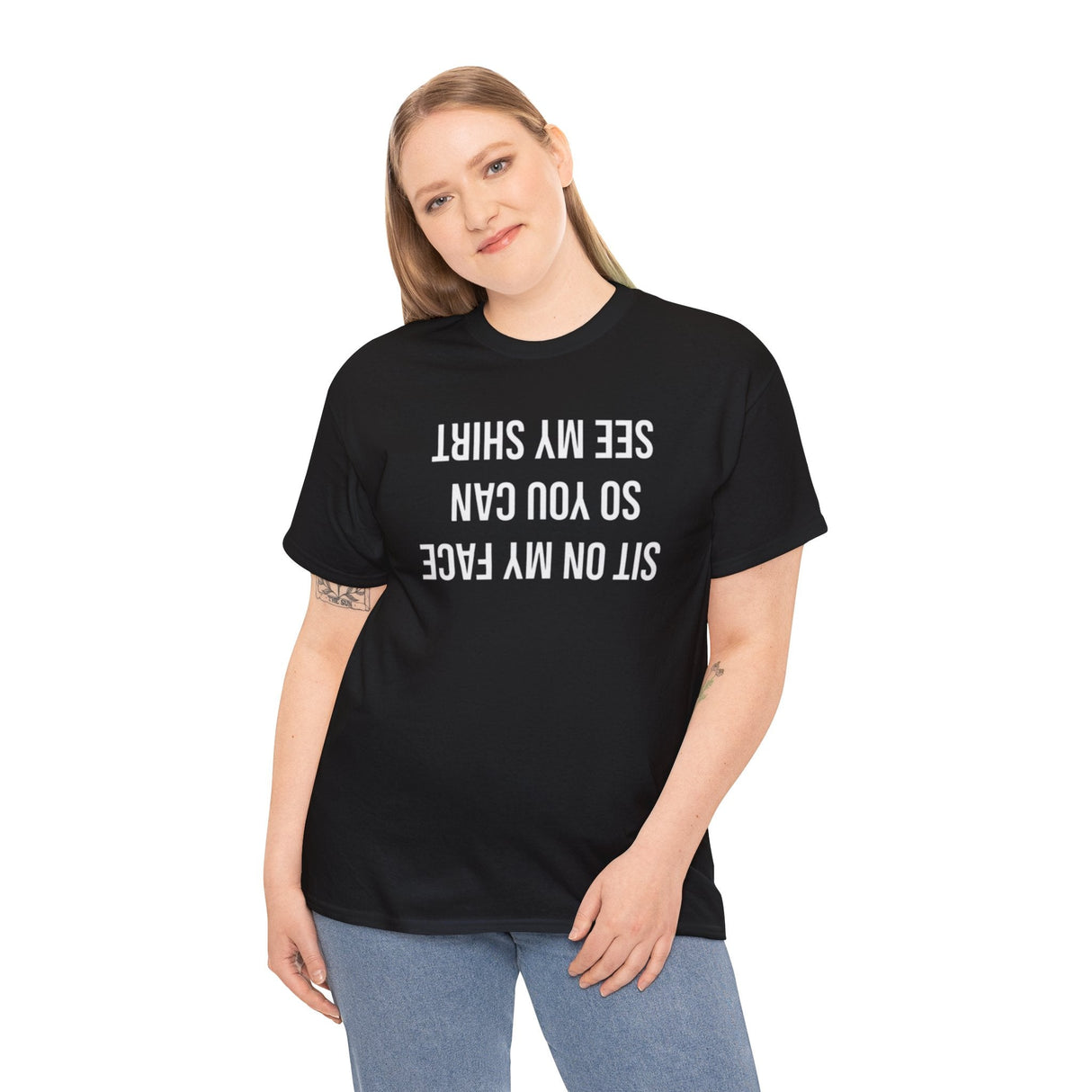 Siéntate en mi cara para que puedas leer esta camiseta
