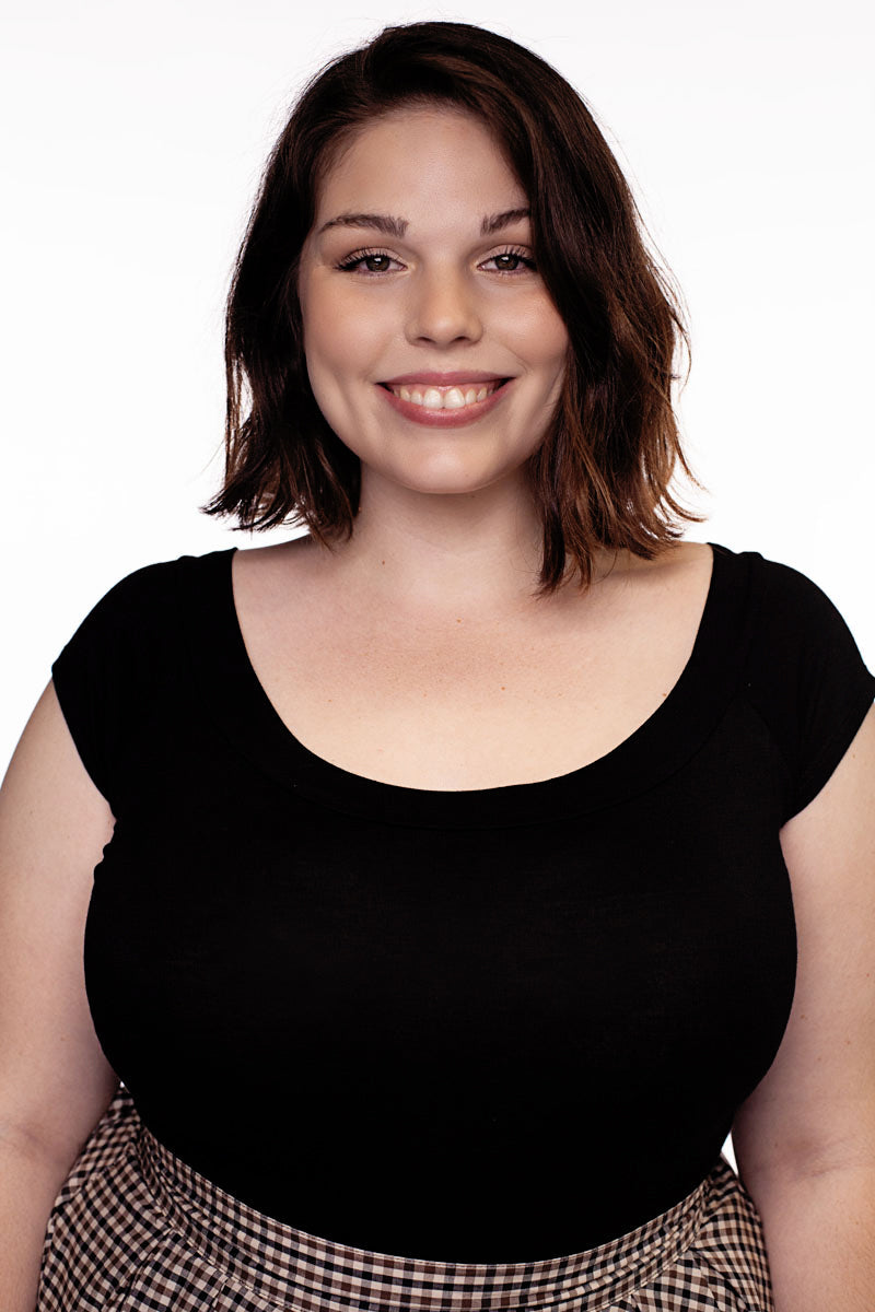 Top retro de cuello barco en negro