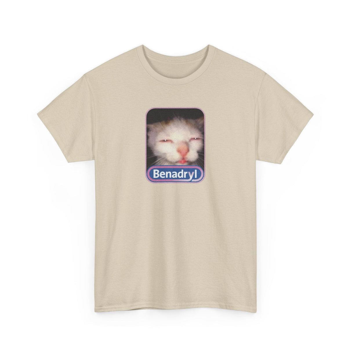 Camiseta con meme de gato y Benadryl: divertida camiseta con meme de gato para los amantes del humor en internet.