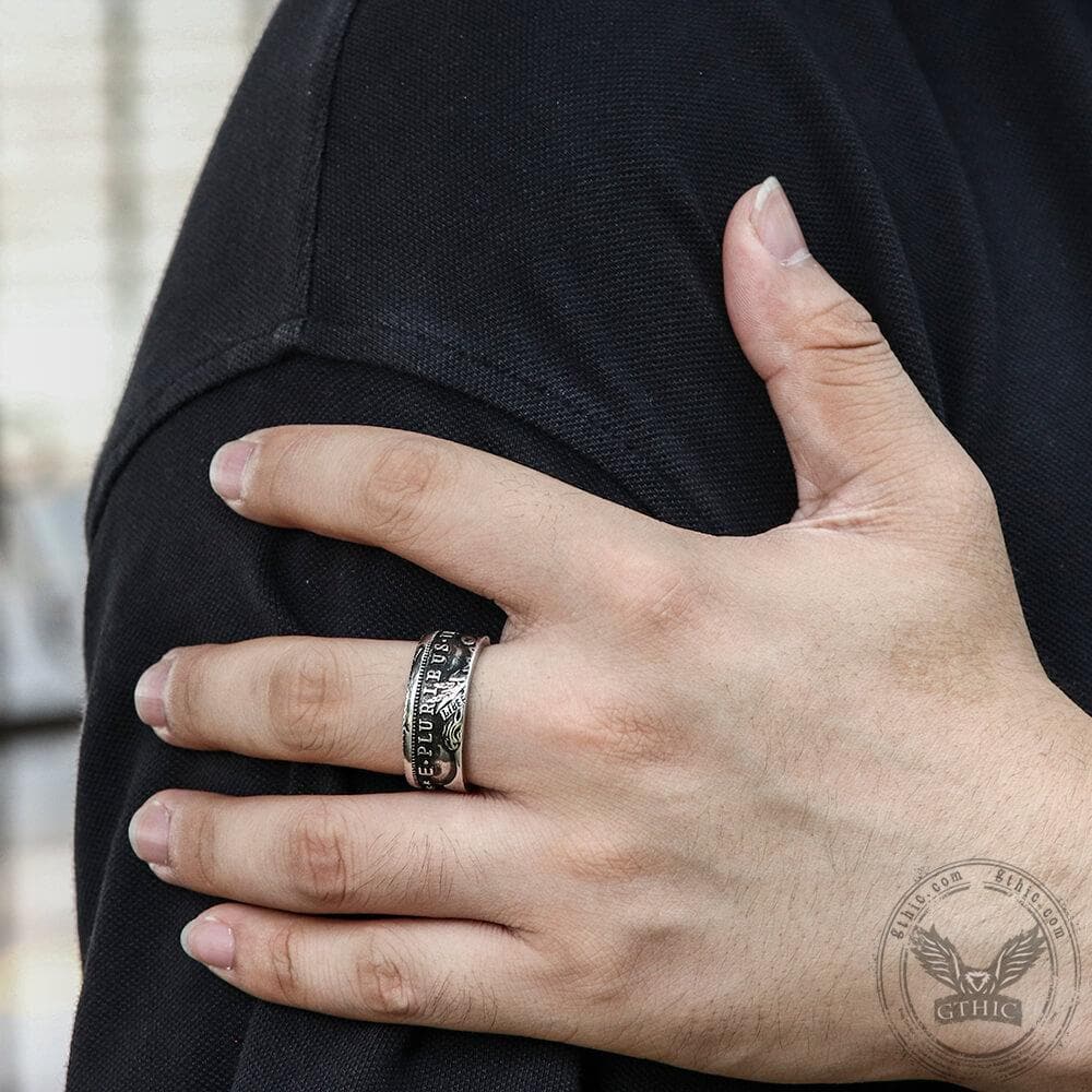 Anillo de aleación con diseño de dólar Morgan de 1896