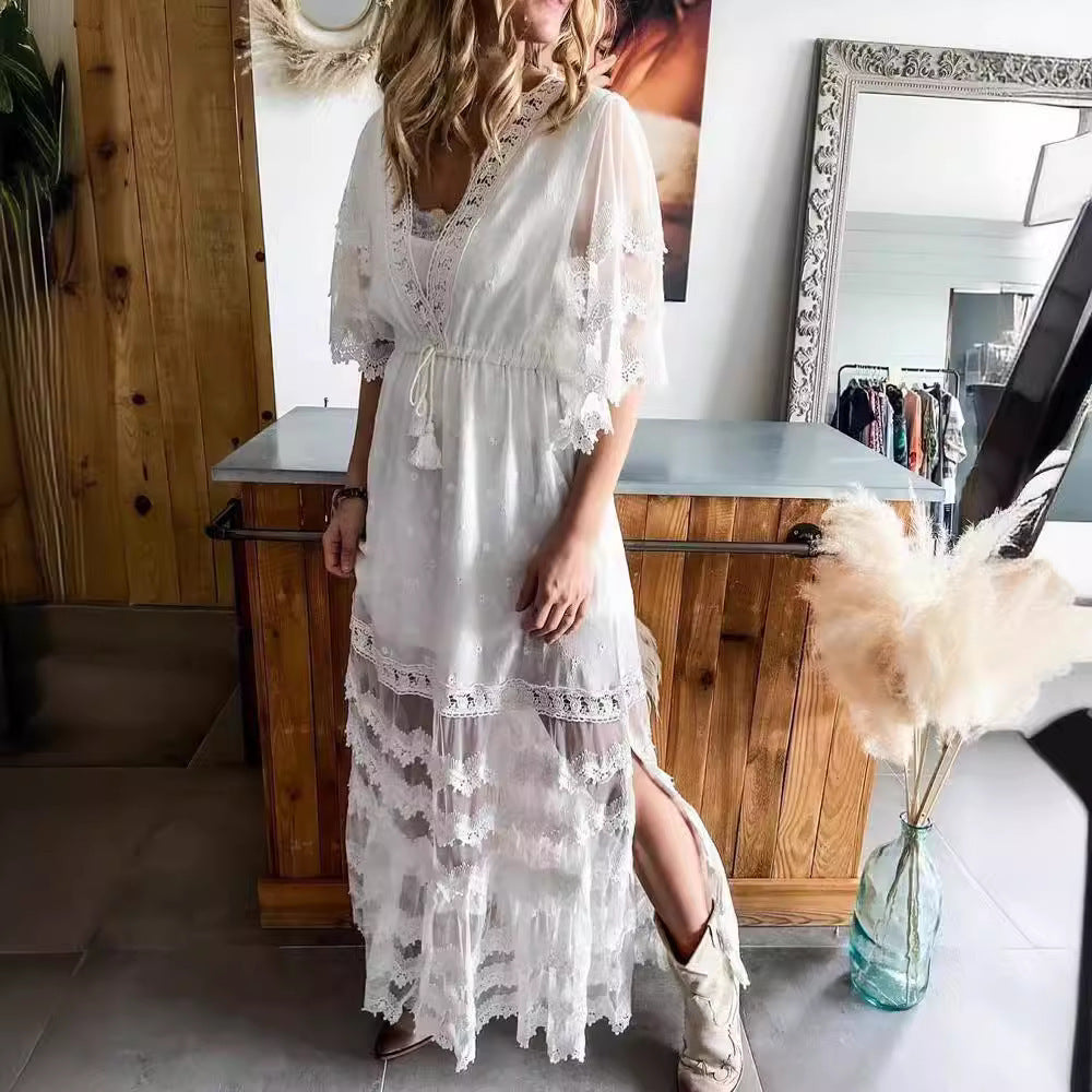 Vestido estilo bohemio con escote en V y costuras de encaje