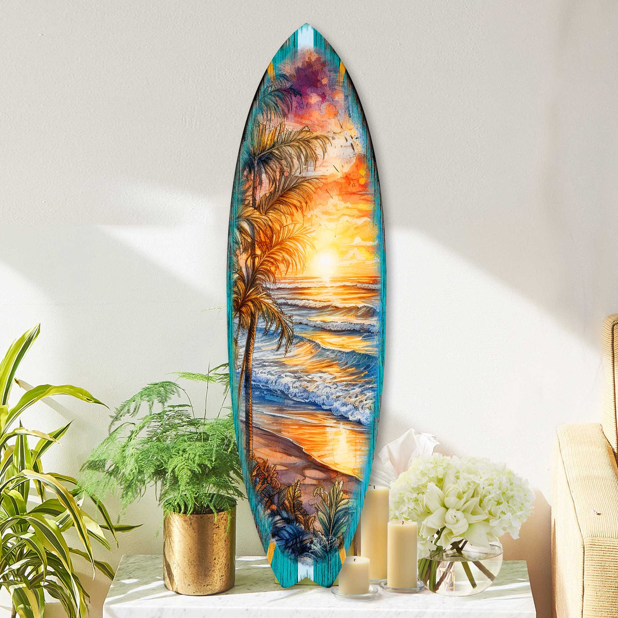 Arte mural costero con tabla de surf - Olas doradas y atardecer en el océano de G. DeBrekht - Decoración costera navideña - 8490136HS