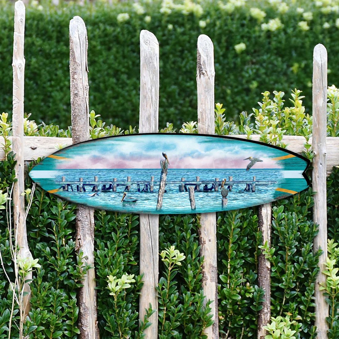 Adorno grande con aves marinas, pelícanos y tabla de surf para decoración costera de exteriores, de G. DeBrekht - Decoración costera navideña - 8490106MS