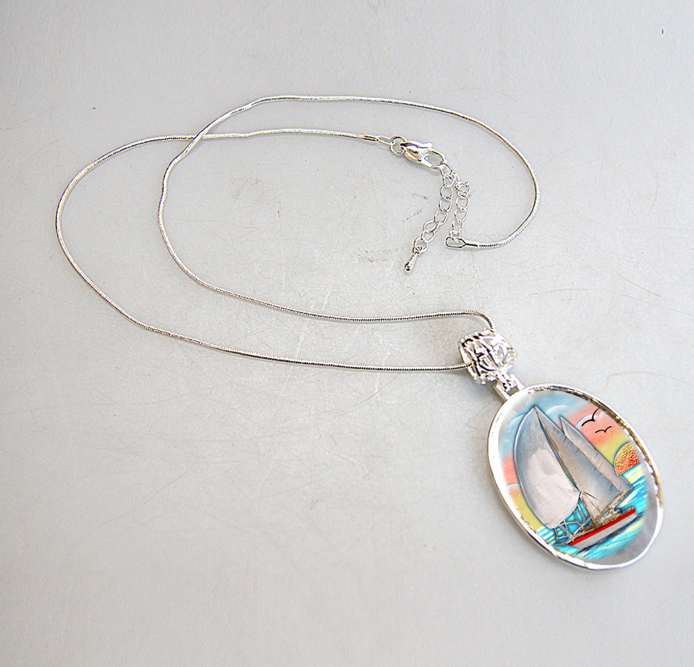 Collar con colgante de velero de nácar bañado en plata, estilo costero - 44043