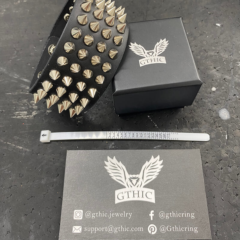 Pulsera de cuero con 4 filas de remaches