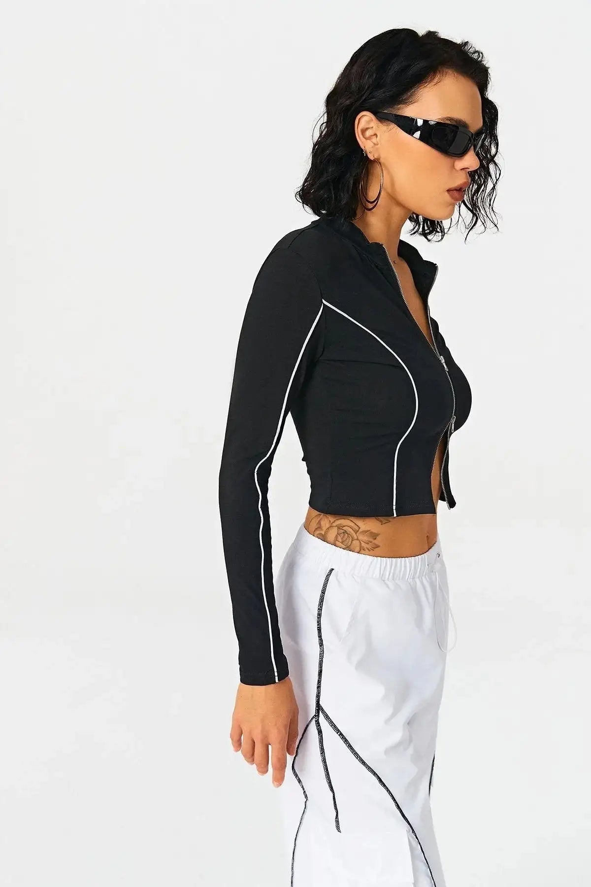 2023 Women's Contrasting Color Line Standing Collar Wears Knitted Shirts - Lootquake