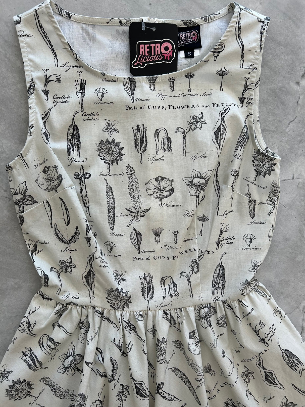 Vestido vintage con partes de flores