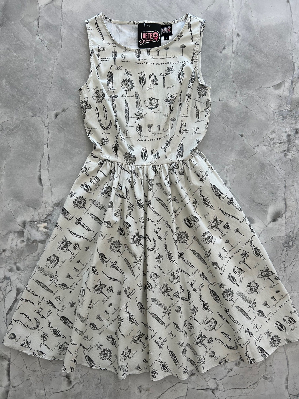 Vestido vintage con partes de flores