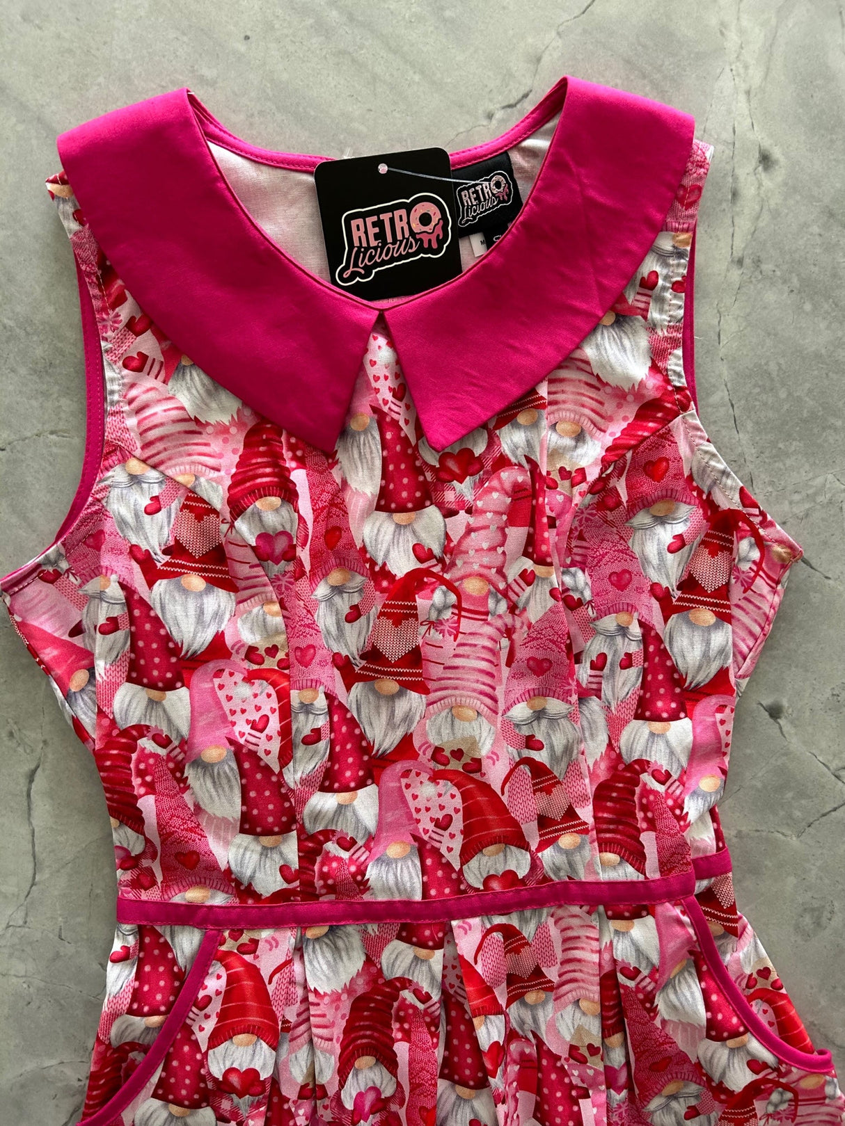 Vestido con cuello de gnomos