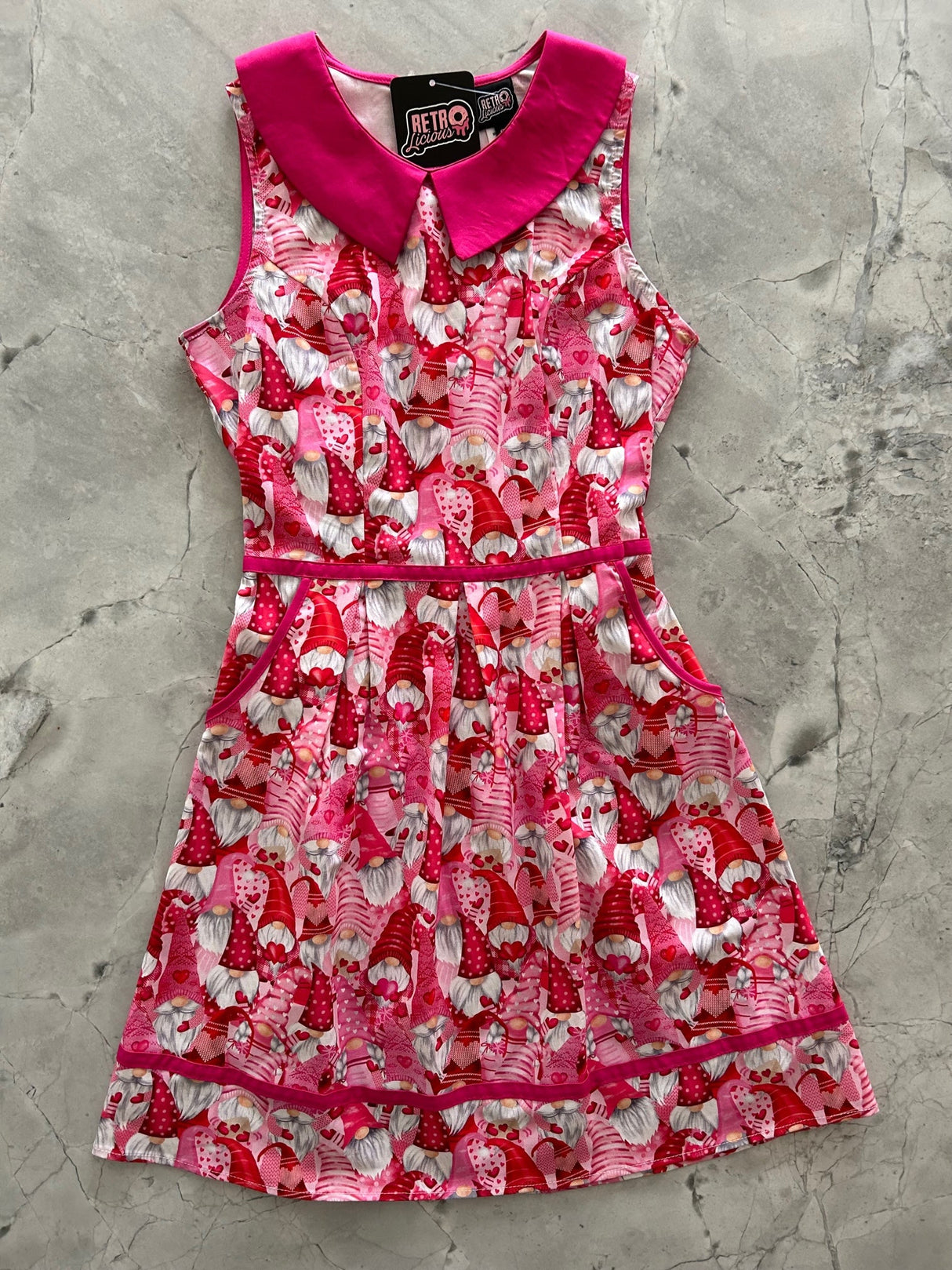 Vestido con cuello de gnomos