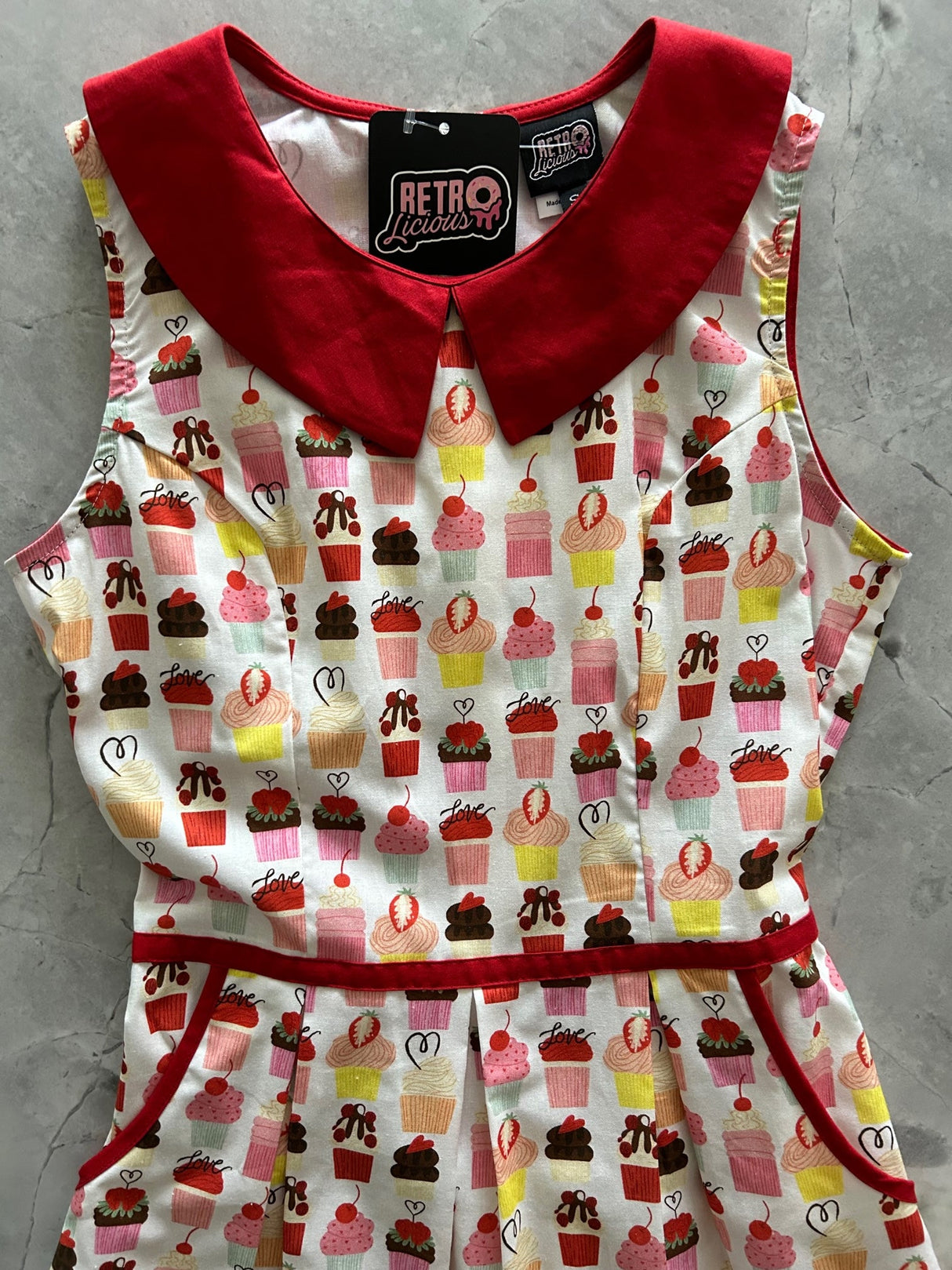 Vestido con cuello de cupcake