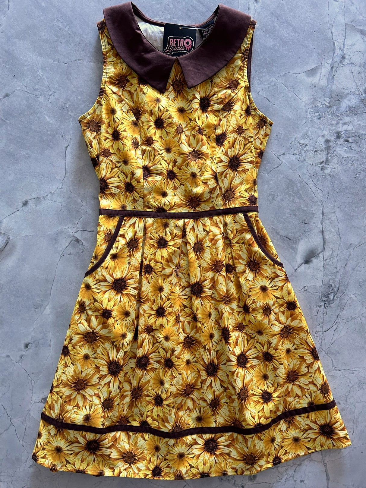 Vestido con cuello de girasol