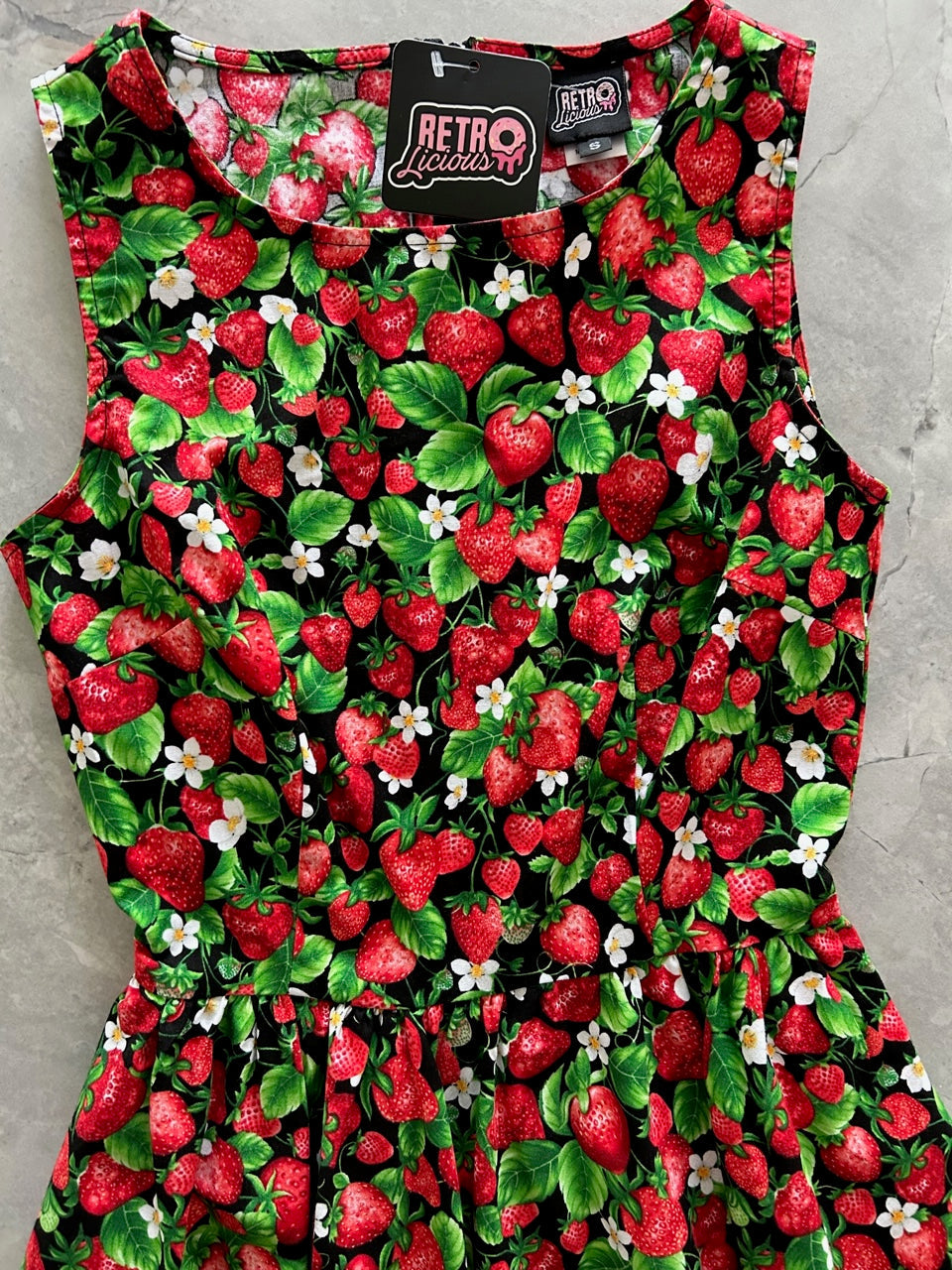 Vestido Midi Fresas - ¡Solo talla XS, queda 1!