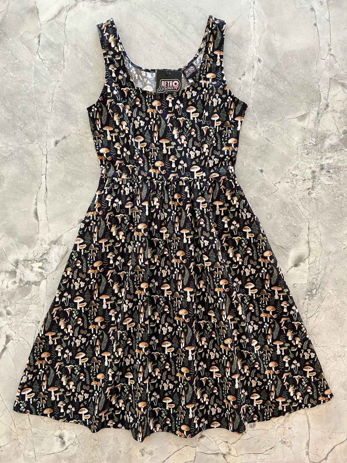 Vestido entallado y acampanado con estampado de hongos - Talla XS únicamente, ¡queda 1!