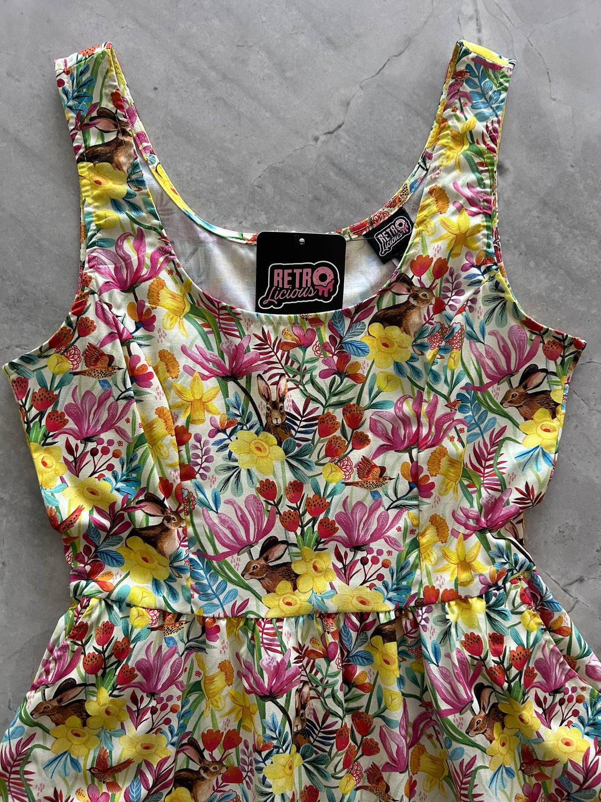 Vestido entallado y acampanado de largo corto Bunnies