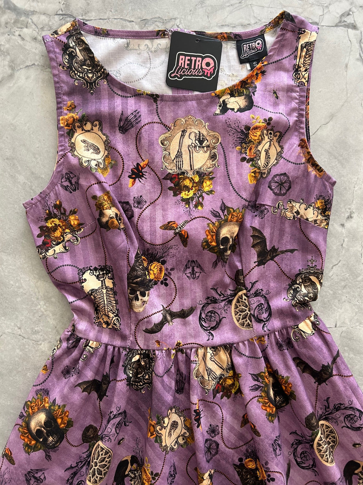 Vestido vintage con calavera morada - ¡Solo talla XS, queda 1!