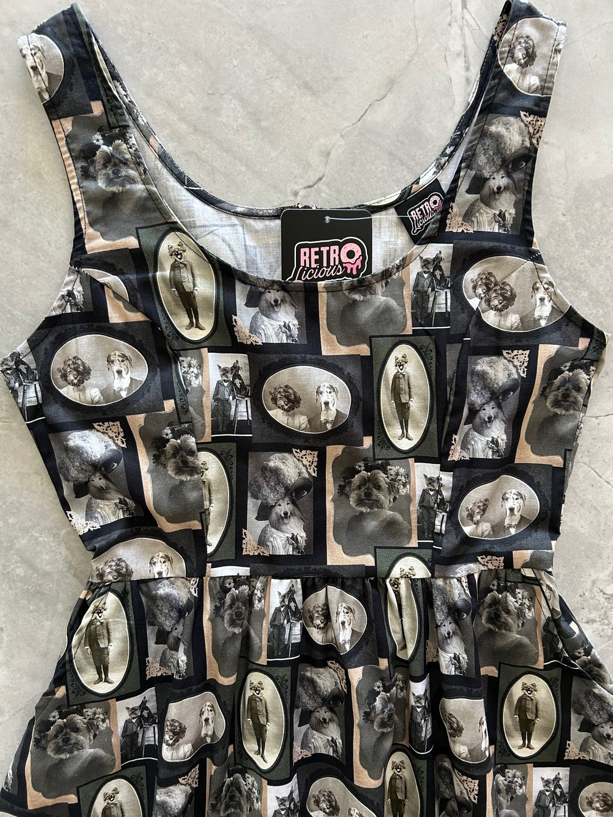 Vestido entallado y acampanado Dapper Dogs