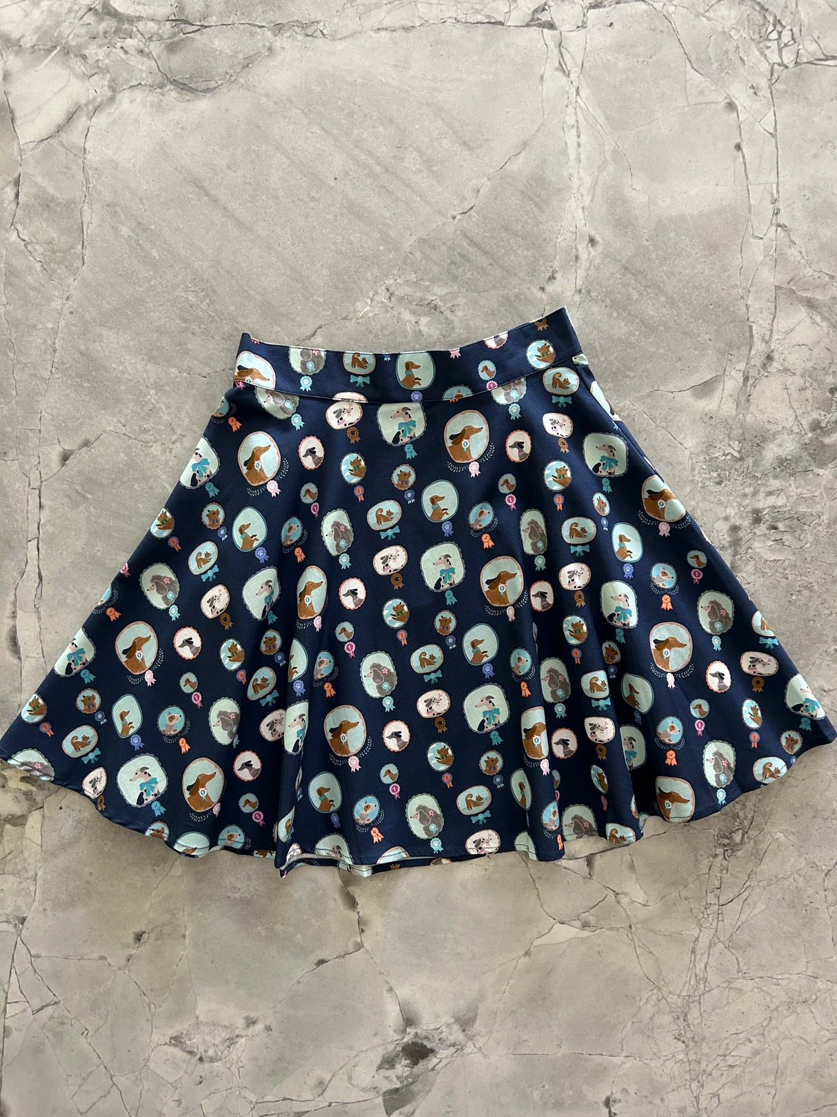 Falda patinadora para perro de exposición