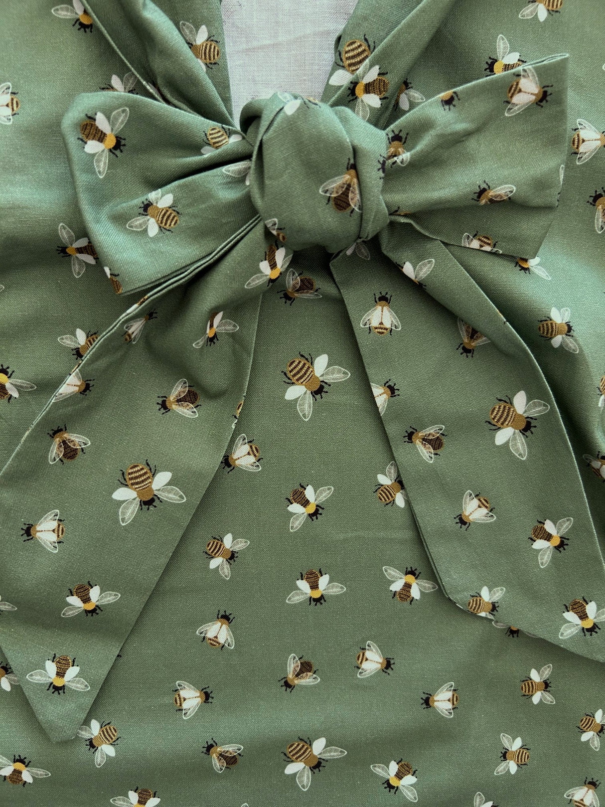 Top con lazo de abeja