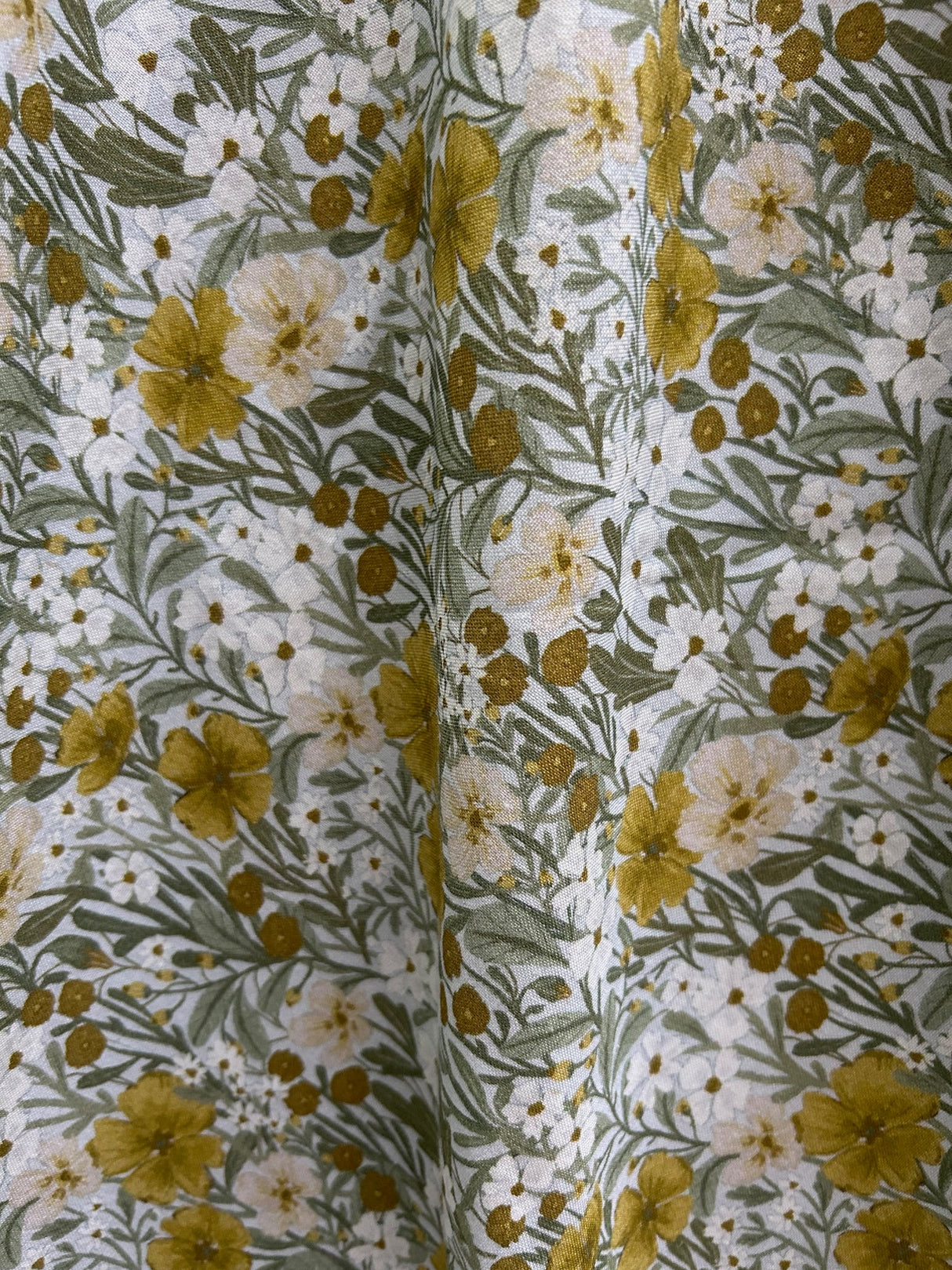 Vestido midi floral mostaza