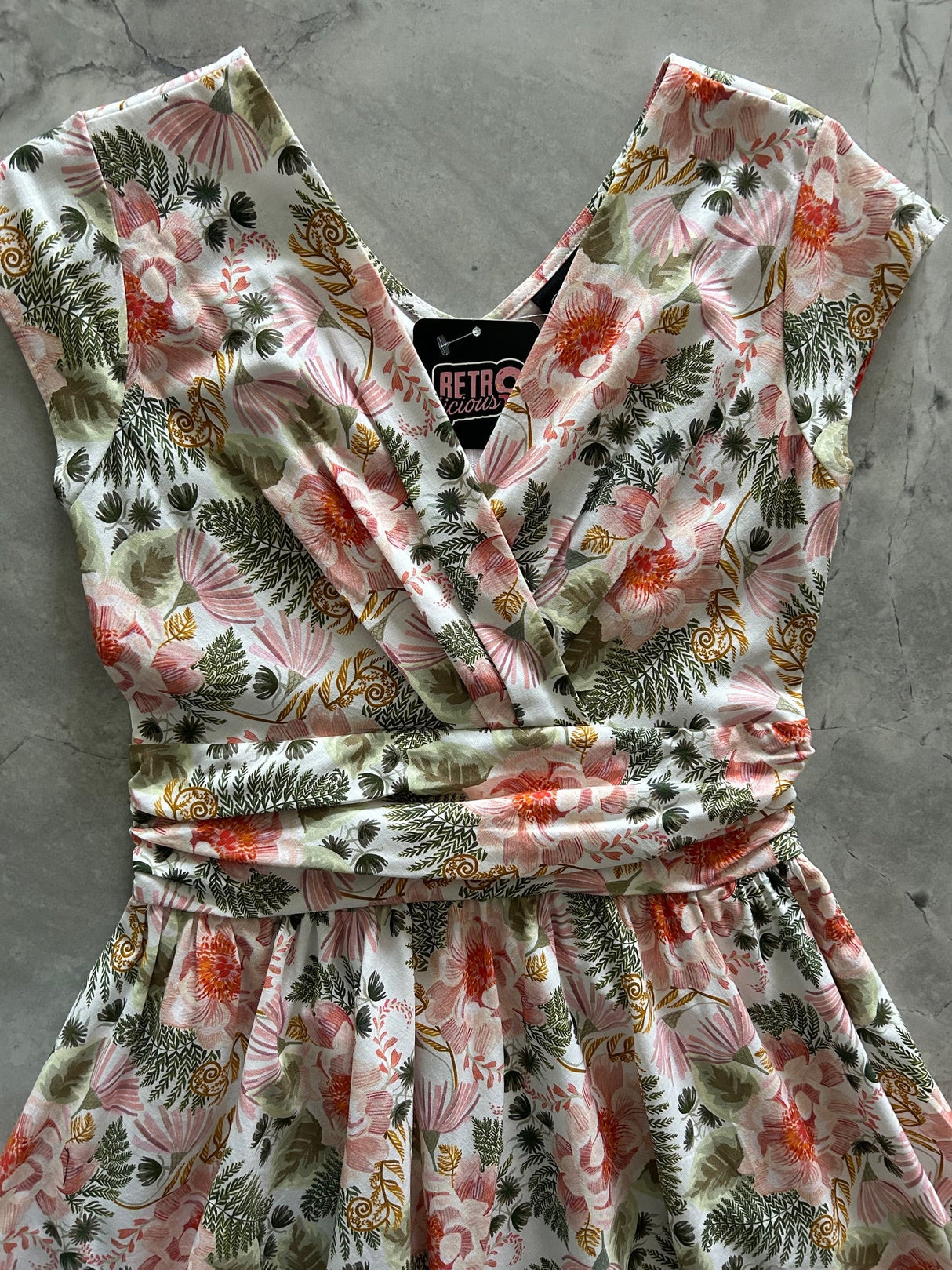 Vestido Greta con flores rosas