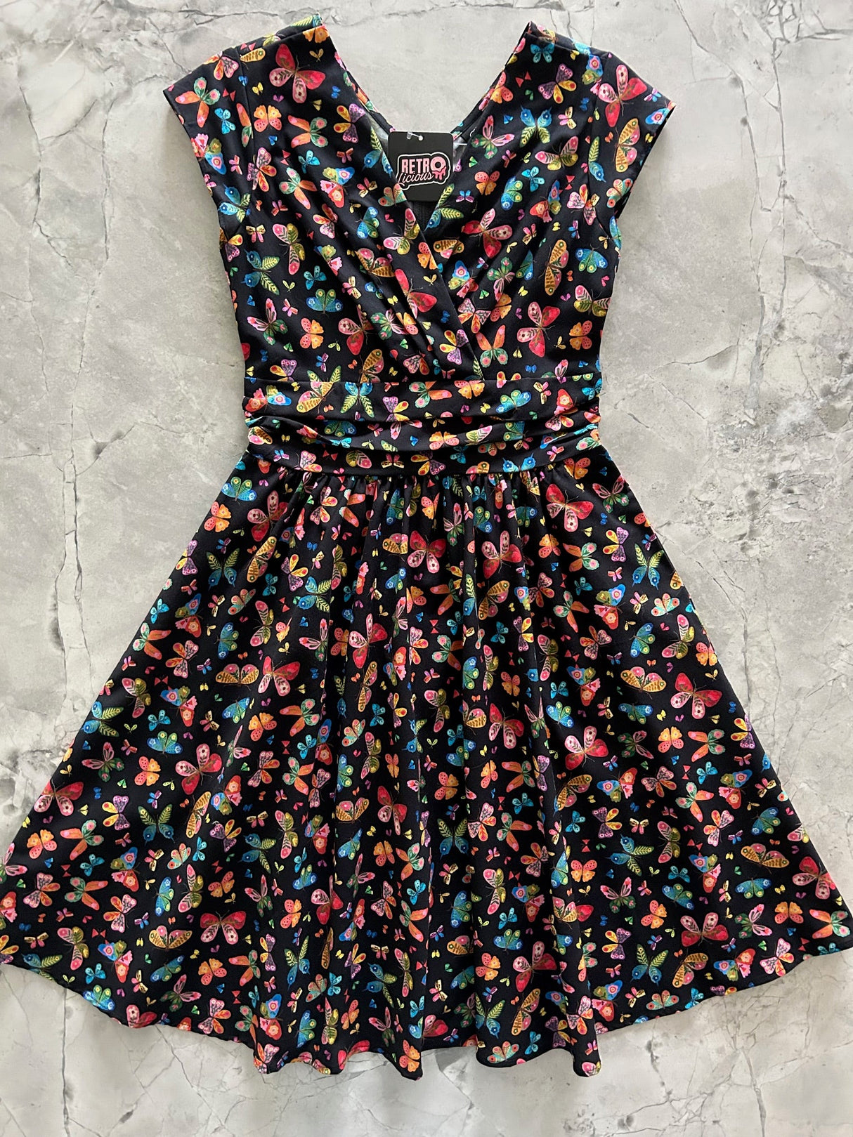 Vestido Greta Mariposas de Colores - ¡Solo talla pequeña, queda 1!