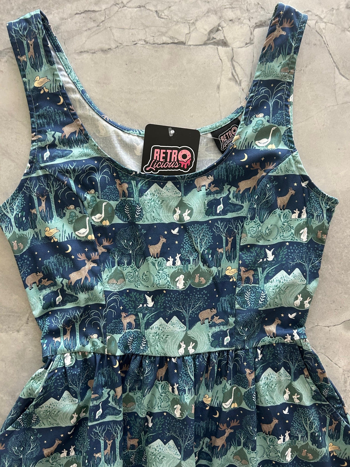 Vestido entallado y acampanado Wildlife