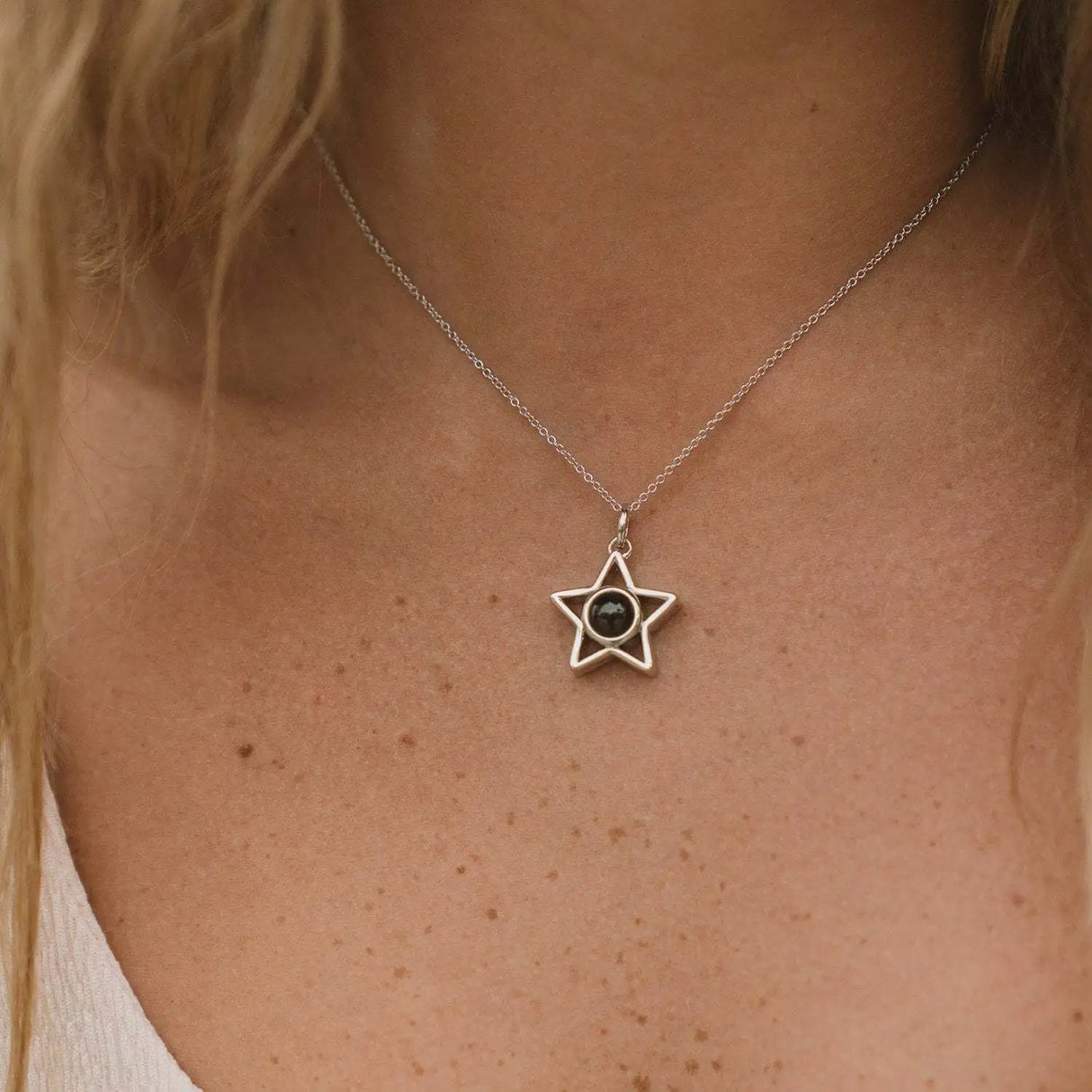 Pentagram Clavicle Chain Projection Pendant Necklace - Lootquake