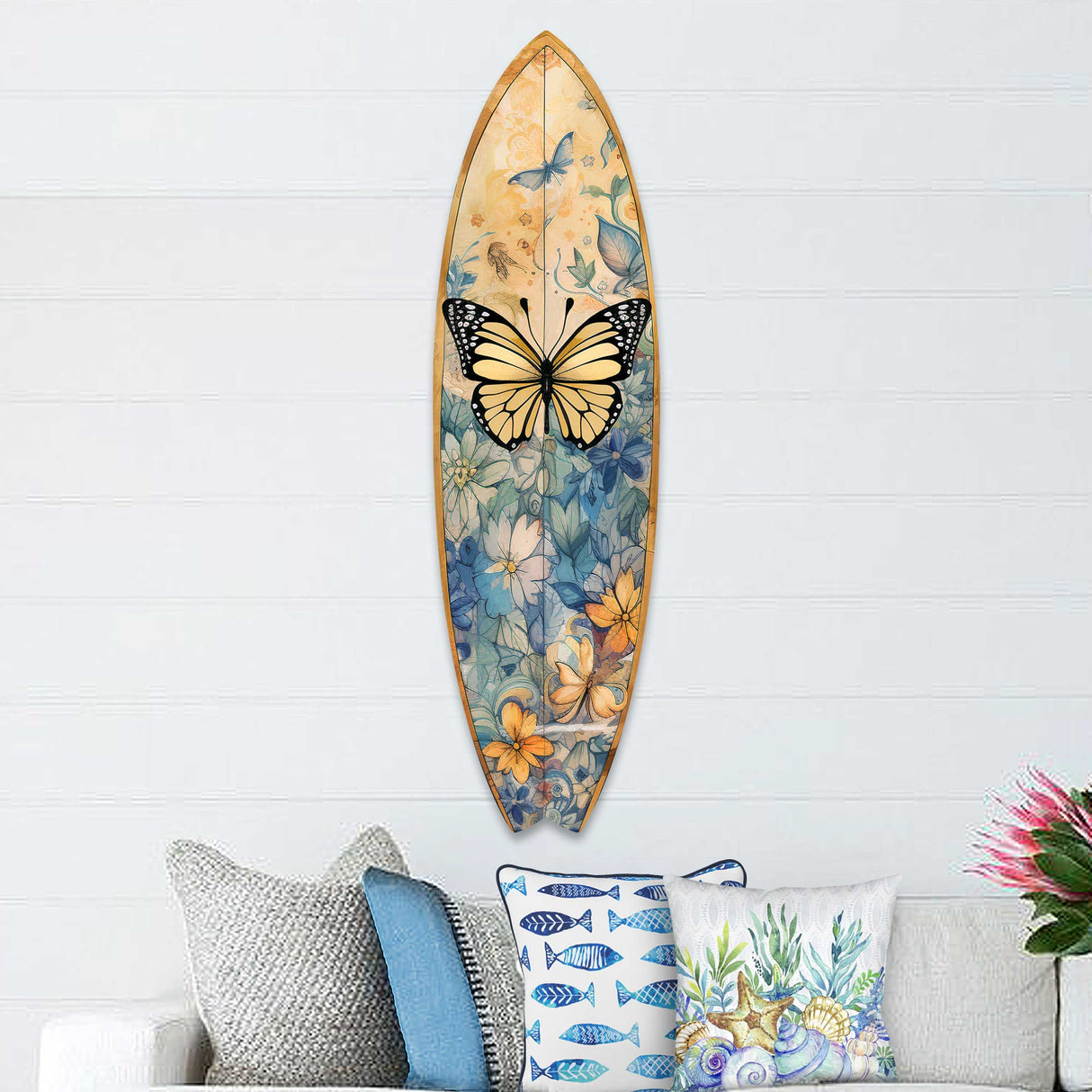 Tabla de surf con mariposa monarca amarilla, arte mural costero de G. DeBrekht - Decoración navideña costera - 8490109HS