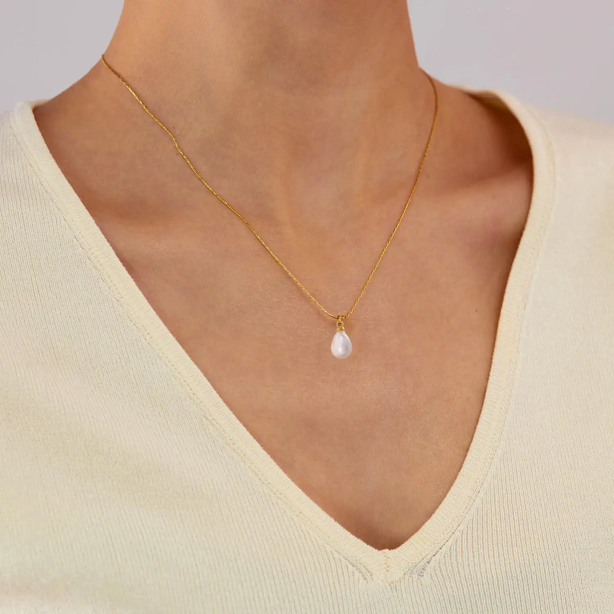 Small Water Drop Shape Pearl Pendant Necklace And Earrings Suite Women - Lootquake