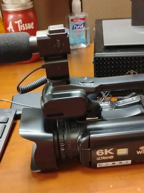 Videocámara Ultra HD 6K con zoom de 18x, visión nocturna por infrarrojos, pantalla táctil de 4.0", wifi, micrófono, tarjeta SD de 64 GB, control remoto y cargador. Perfecta para vlogs y filmaciones. Cámara para vlogs | Cámara táctil | Alta resolución.
