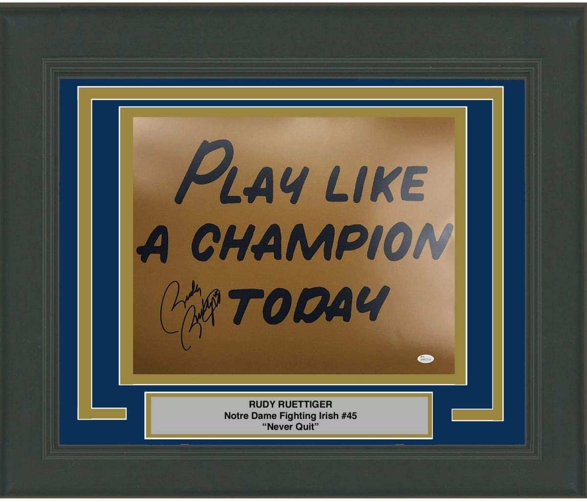 Foto enmarcada y firmada de Rudy Ruettiger: Juega como un campeón hoy. Fútbol americano universitario de Notre Dame, 16 x 20. JSA COA.
