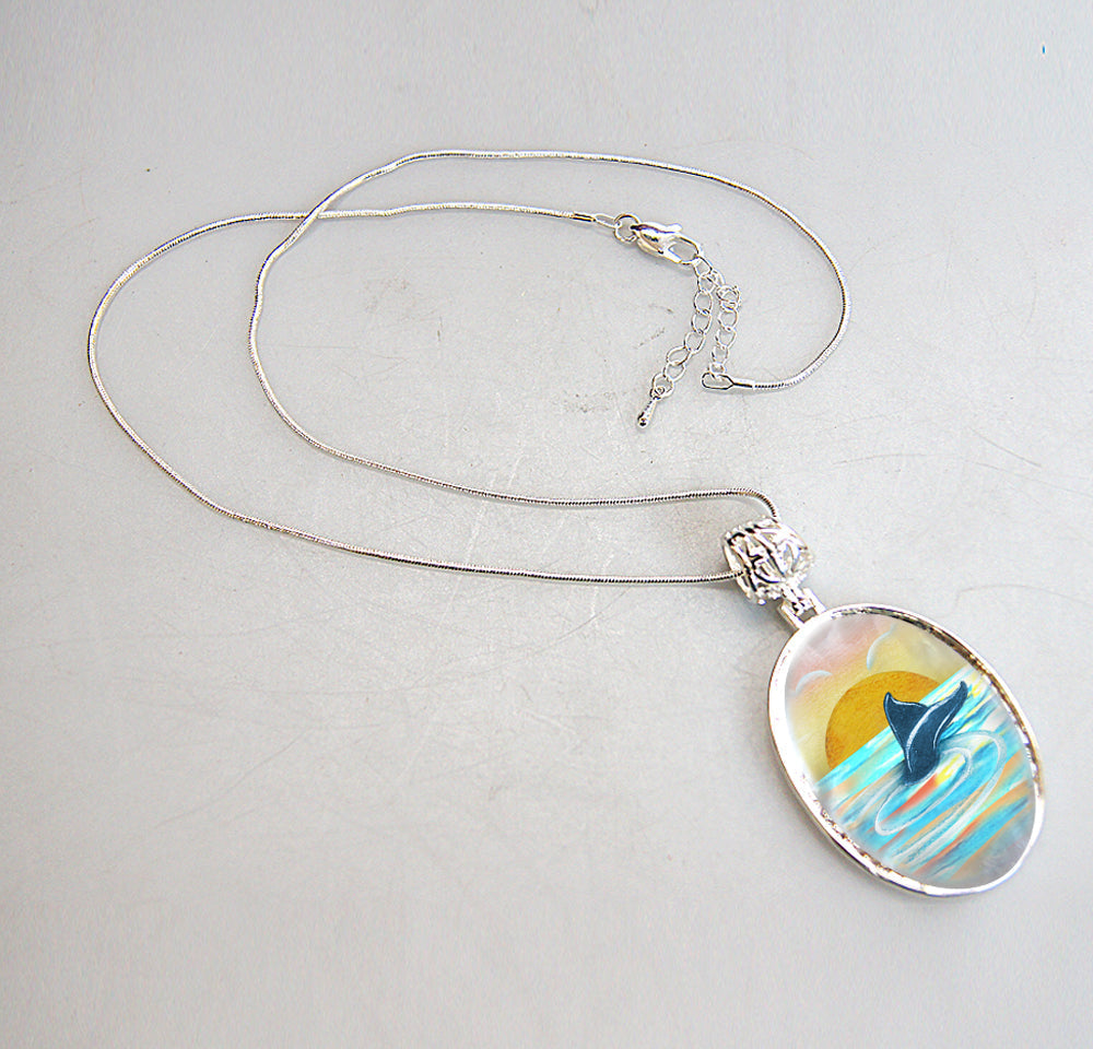 Collar con colgante de nácar bañado en plata de Whale Tale Coastal - 44052