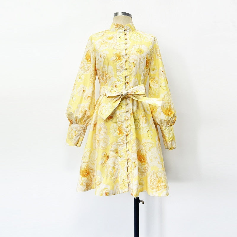 Vestido festivo con mangas farol y cinturón