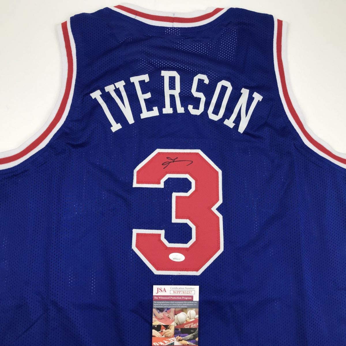 Camiseta de baloncesto azul de Filadelfia de Allen Iverson autografiada/firmada JSA COA