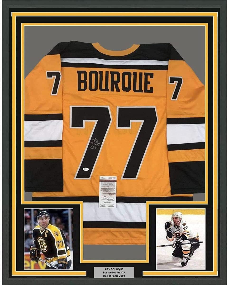 Camiseta de hockey amarilla de Boston, enmarcada, autografiada y firmada por Ray Bourque, 35 x 39, JSA COA