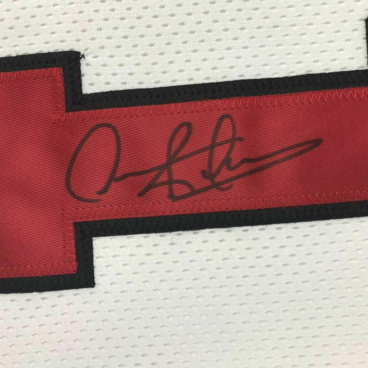 Camiseta de baloncesto blanca de Chicago de 35 x 39 de Dennis Rodman, enmarcada y firmada por JSA COA