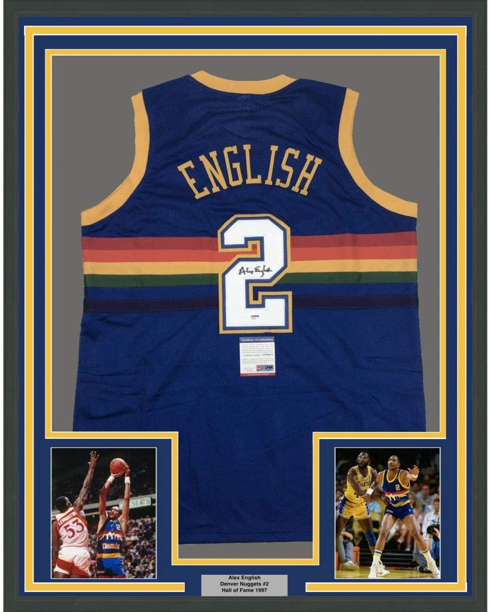 Camiseta de baloncesto azul Denver de 35 x 39, enmarcada, autografiada y firmada por Alex English. Certificado de autenticidad de PSA y ADN.