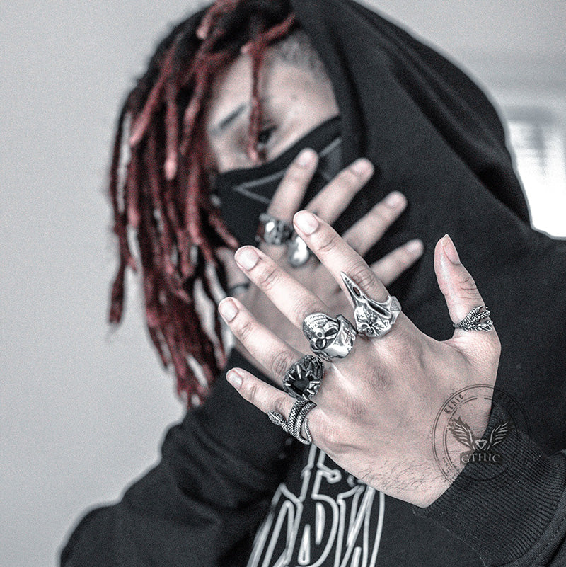 Anillo de acero inoxidable con el cuervo Vegvisir de Islandia