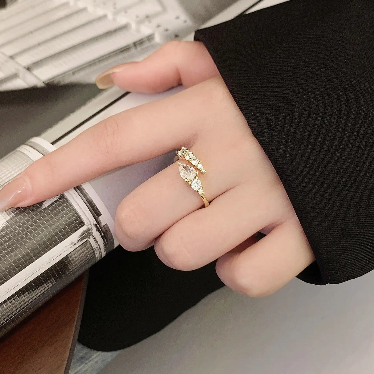 Light Luxury Minority High-grade Full Diamond Snake Ring - Lootquake