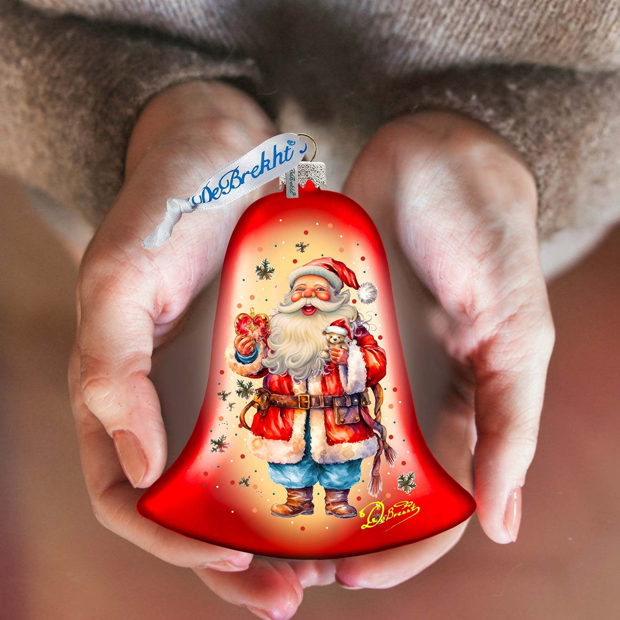 Adorno de campana de cristal con Papá Noel esparciendo alegría navideña de G. Debrekht - Decoración navideña de Papá Noel y muñeco de nieve - 752-042