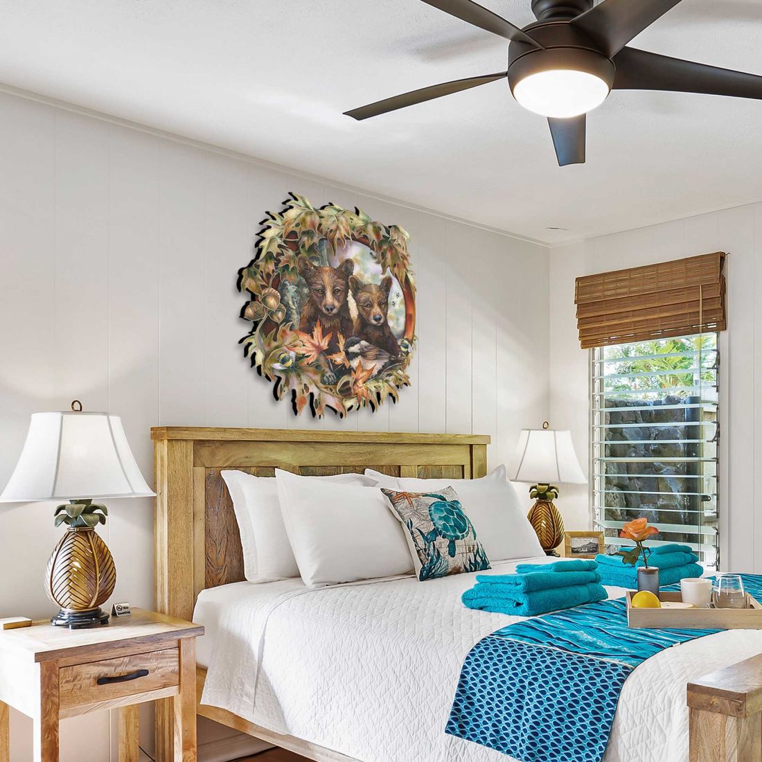 Arte de pared Simple Joys: Cachorros de oso negro con abejas, de J. Bergsma - Decoración navideña con temática de vida silvestre - 8591850W-JB