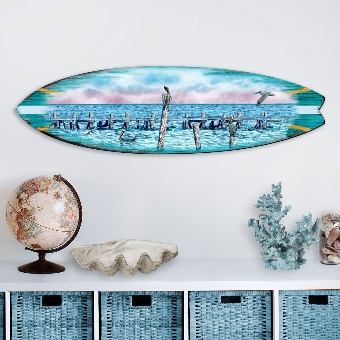 Arte costero para puerta con aves marinas, pelícanos y tabla de surf de G. DeBrekht - Decoración costera de vida marina - 8490106HS