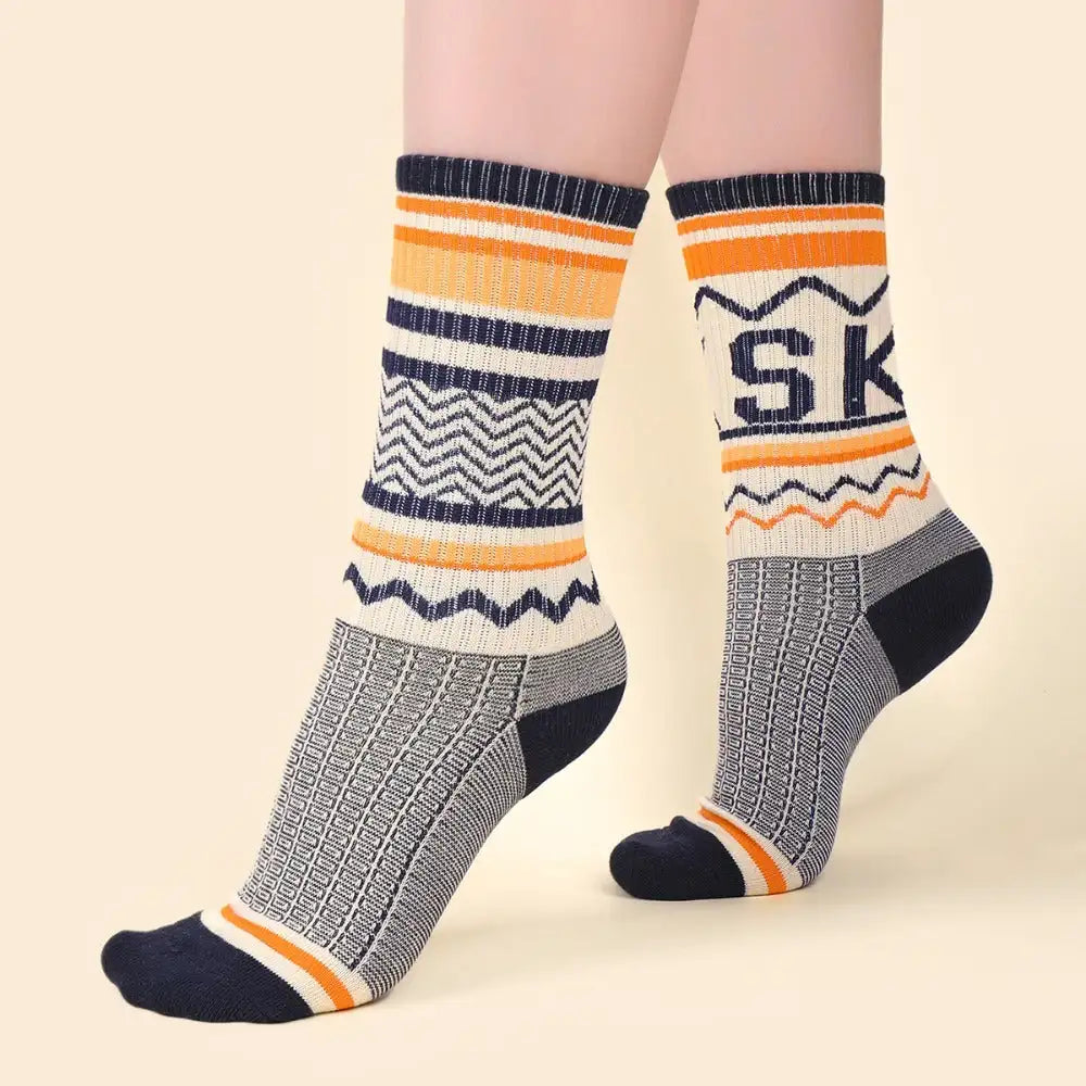 Six Pairs Of Men's And Women's Fashionable Socks With Letter Patterns - Offering Fashion And Comfort For Daily Wear And Suitable For All Four Seasons. - Lootquake