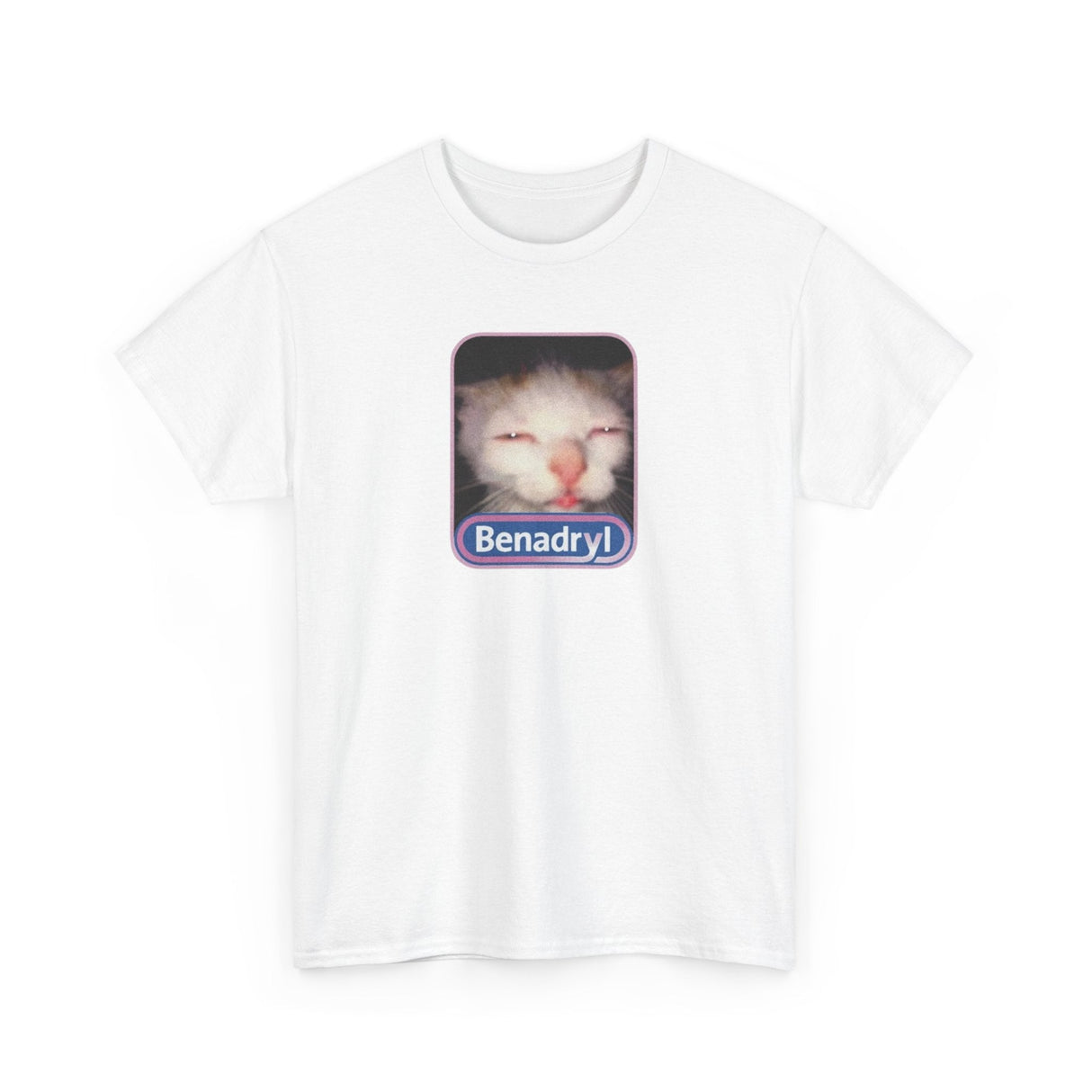 Camiseta con meme de gato y Benadryl: divertida camiseta con meme de gato para los amantes del humor en internet.