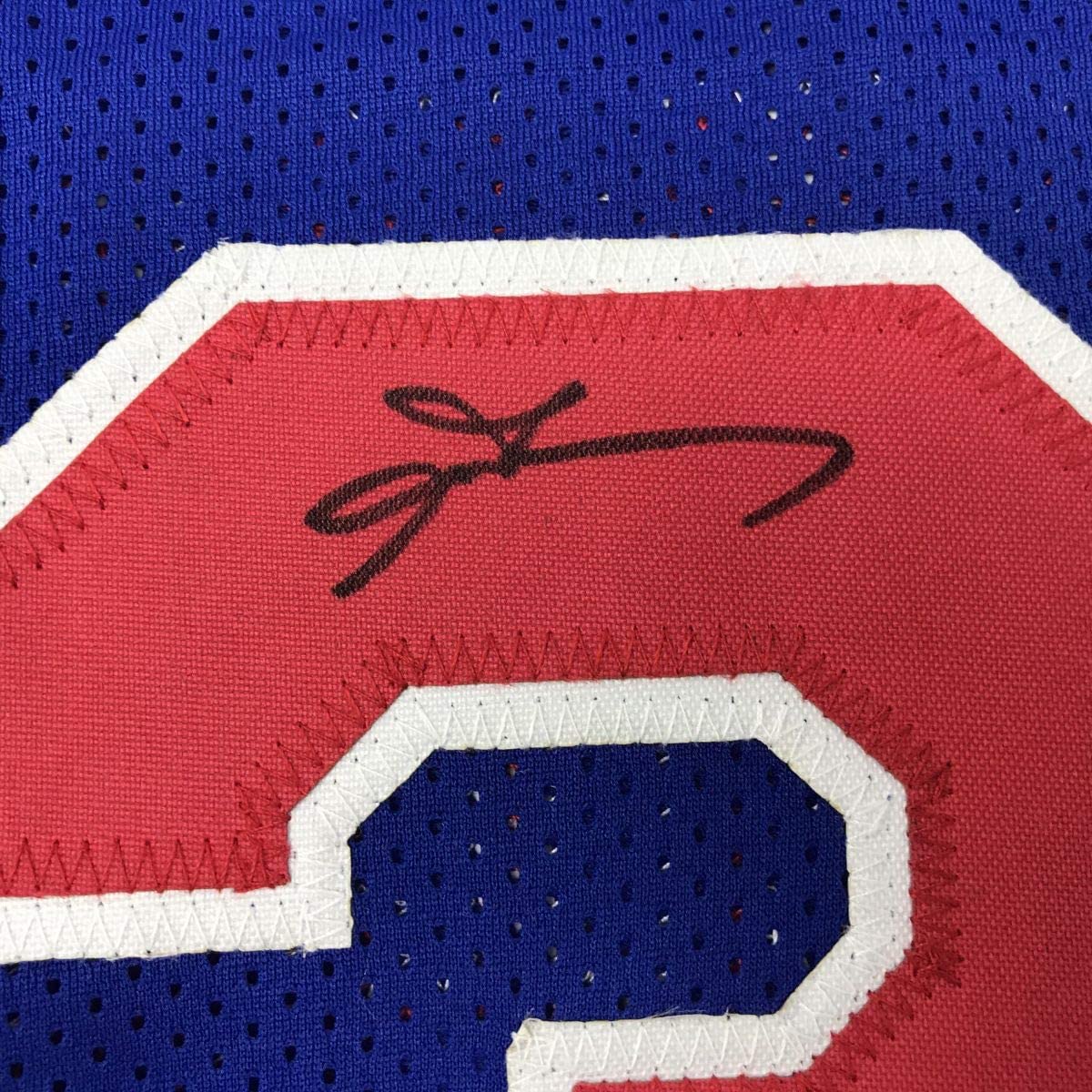 Camiseta de baloncesto azul de Filadelfia de Allen Iverson autografiada/firmada JSA COA