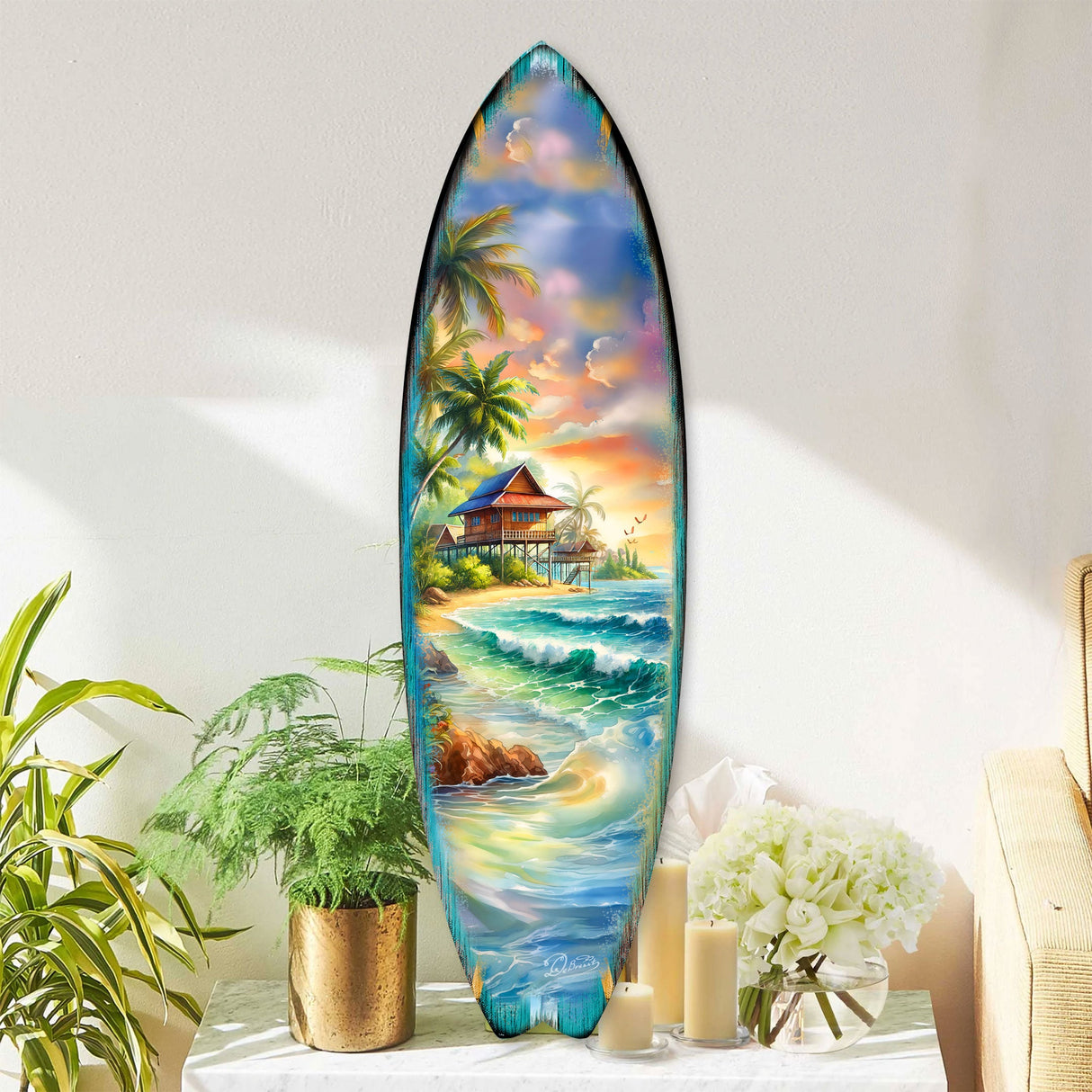 Arte mural de tabla de surf con diseño de casa de playa tropical de G. DeBrekht - Decoración costera artesanal - Decoración de pared con tabla de surf para casas de playa e interiores náuticos - 8490142HS