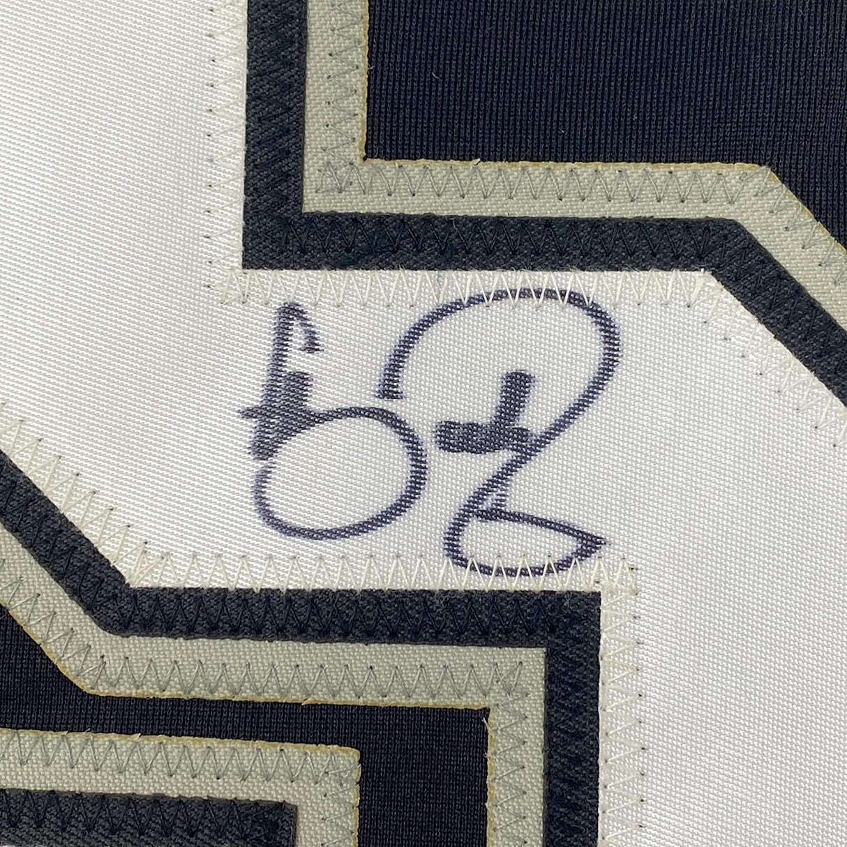 Camiseta de béisbol negra de Chicago de 35 x 39 de Carson Fulmer, enmarcada y firmada (JSA COA)